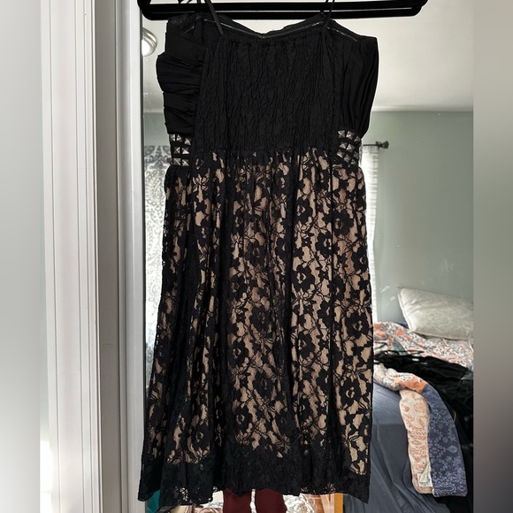 Strapless new dress. - Picture 3 of 3